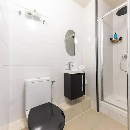 Douillet Apartment *