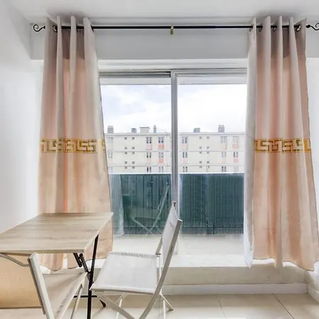 Douillet Apartment *